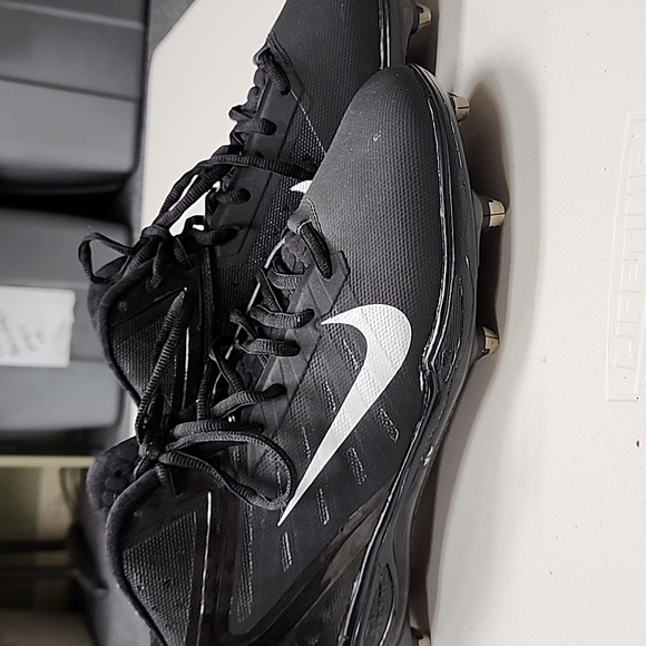 Nike cleats (SB3) - Picture 2 of 4
